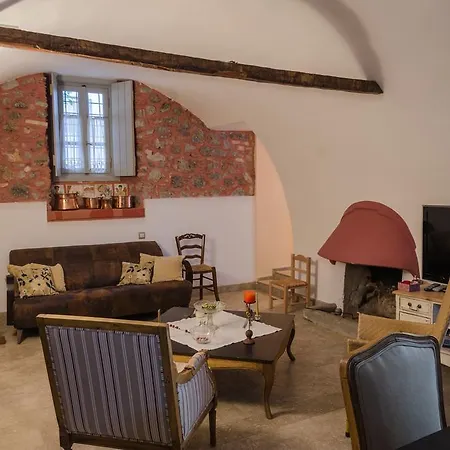 Colourfull Stone House Леонидион