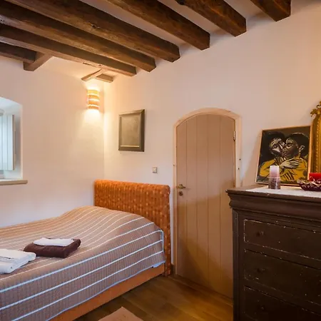 Colourfull Stone House Сasa de vacaciones Leonídion