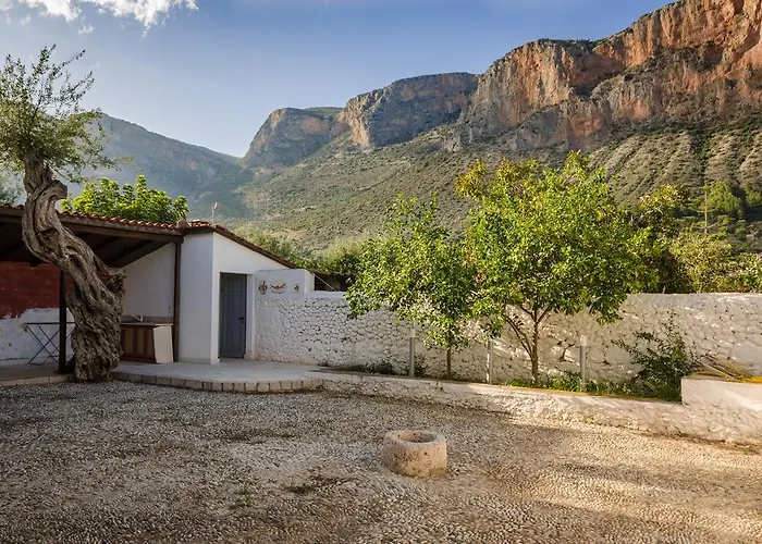 Colourfull Stone House Hébergement de vacances