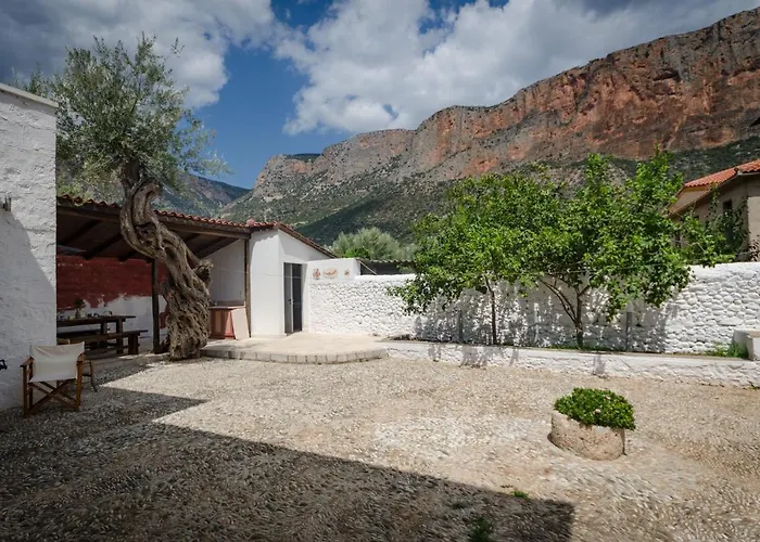 Colourfull Stone House Сasa de vacaciones